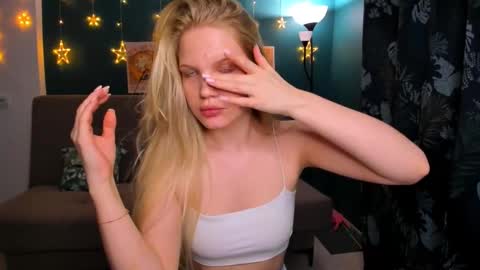 Chloe online show from February 21, 2:27 pm