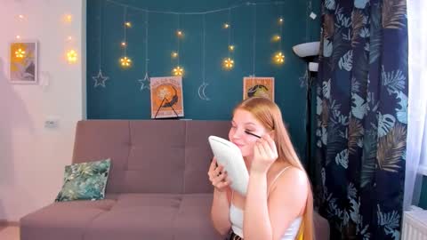 Chloe online show from December 13, 7:25 am