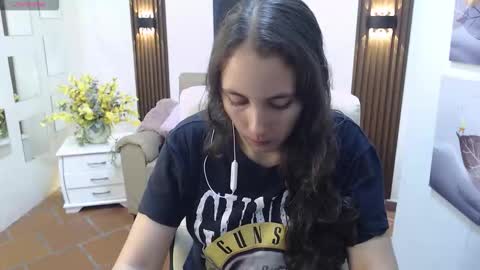 lunna online show from October 20, 7:41 pm