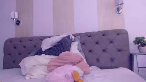 Naomi Nash online show from October 24, 6:25 am