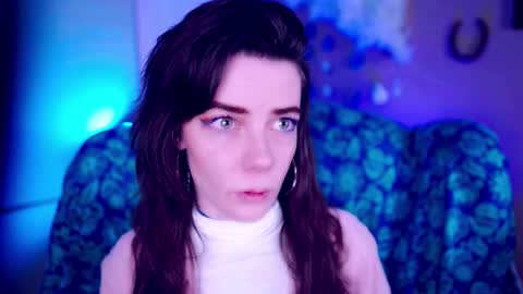 Bella Bondai online show from December 17, 4:08 am