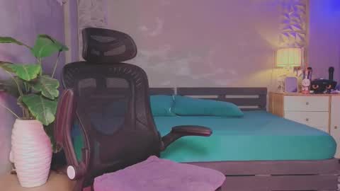 Michelle online show from September 25, 8:54 am