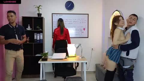 Emily Ariel Pepe and Stiven online show from December 5, 5:01 pm