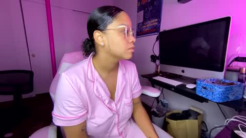 xStarGazingx online show from October 5, 8:12 am