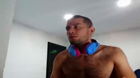 xuyeeg online show from February 6, 9:38 pm