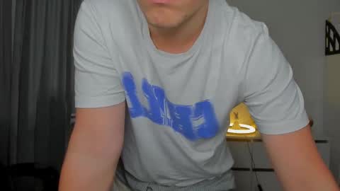 Snapshot of xx_raul_xx_ chatting on September 21, 3:32 am raul online show from September 21, 3:32 am