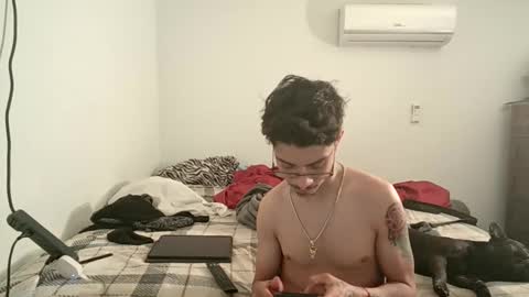 Snapshot of xxjasoneecxx chatting on February 16, 6:10 am XxJasoneecxX online show from February 16, 6:10 am