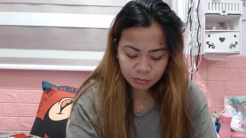 Snapshot of xxkryzelxx chatting on December 7, 9:44 am Dhel online show from December 7, 9:44 am