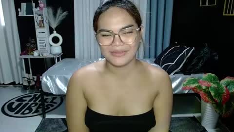Kylie Smith online show from June 11, 2:53 am