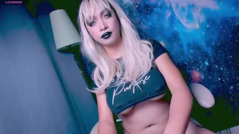 Lara online show from March 5, 10:10 pm