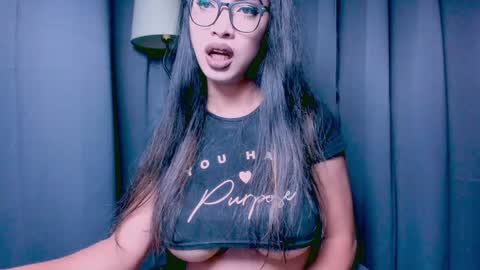 Lara online show from December 6, 4:44 pm