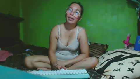 Snapshot of xxsexypinayxx chatting on March 5, 6:44 am xxsexypinayxx online show from March 5, 6:44 am