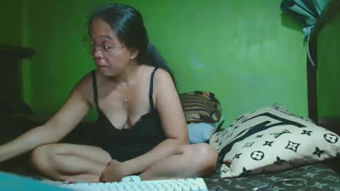 Snapshot of xxsexypinayxx chatting on March 6, 6:48 pm xxsexypinayxx online show from March 6, 6:48 pm