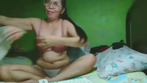 Snapshot of xxsexypinayxx chatting on February 18, 7:54 am xxsexypinayxx online show from February 18, 7:54 am