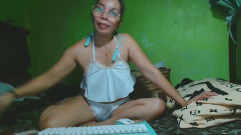Snapshot of xxsexypinayxx chatting on March 12, 6:18 am xxsexypinayxx online show from March 12, 6:18 am
