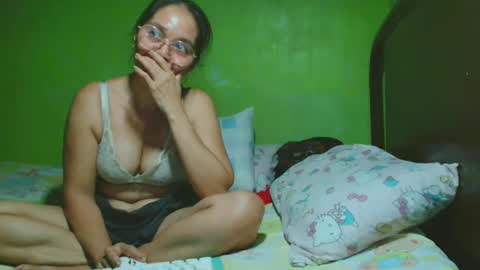 Snapshot of xxsexypinayxx chatting on February 15, 8:22 am xxsexypinayxx online show from February 15, 8:22 am