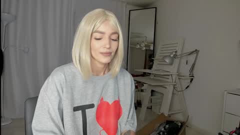 Snapshot of xxx_leila chatting on December 15, 7:13 am xxx_leila online show from December 15, 7:13 am