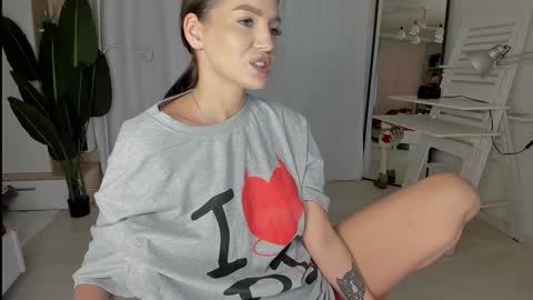 Snapshot of xxx_leila chatting on December 12, 9:40 am xxx_leila online show from December 12, 9:40 am