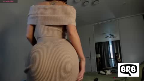 Snapshot of xxx_leila chatting on December 8, 9:35 am xxx_leila online show from December 8, 9:35 am
