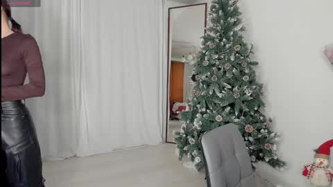 Snapshot of xxx_leila chatting on December 25, 11:43 am xxx_leila online show from December 25, 11:43 am