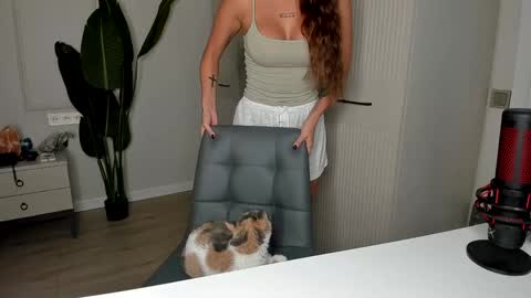 Snapshot of xxx_leila chatting on October 6, 10:11 am xxx_leila online show from October 6, 10:11 am