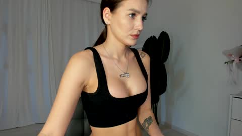 Snapshot of xxx_leila chatting on March 7, 9:18 am xxx_leila online show from March 7, 9:18 am