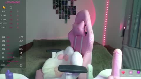 Pretty online show from December 9, 5:41 pm