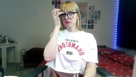 Pretty online show from February 28, 8:28 pm