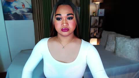 OLIVIA online show from January 10, 12:15 pm