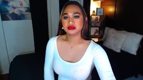 OLIVIA online show from December 15, 1:00 pm