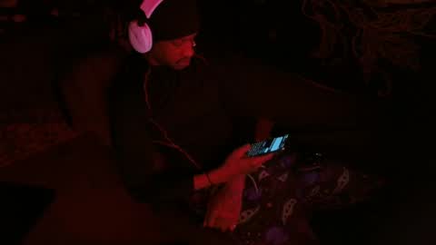 xxxjrstrokesxxx online show from February 27, 2:03 am