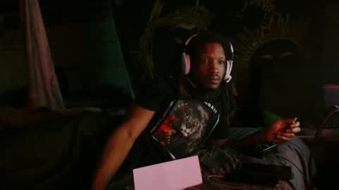 xxxjrstrokesxxx online show from February 26, 1:43 pm