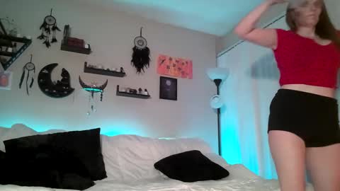 Snapshot of xxxlolalovexxx chatting on September 13, 9:01 am Lola online show from September 13, 9:01 am