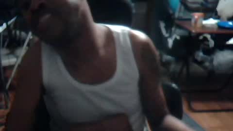 xxxonwheelz online show from June 28, 3:35 am