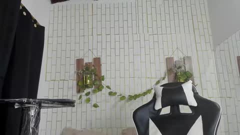 yacksson_lawrence online show from November 4, 11:17 pm