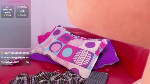 Snapshot of yahaira__ chatting on February 13, 6:15 pm Yahaira online show from February 13, 6:15 pm