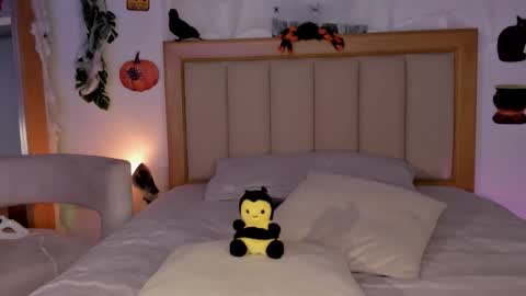 YANDRA CELIS online show from October 10, 1:55 am