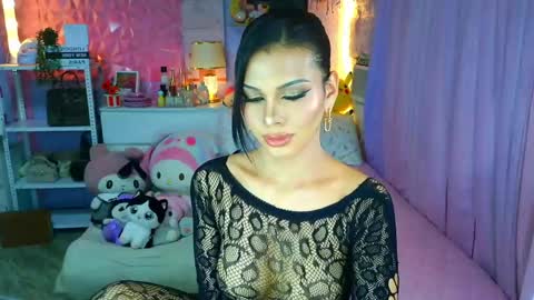 YANG AUDREY LONE online show from April 11, 1:43 am