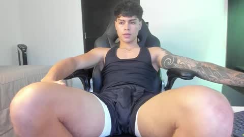 yanpaul83 online show from October 10, 9:41 pm