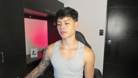 yanpaul83 online show from October 8, 9:32 pm