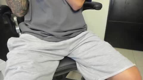 yanpaul83 online show from October 5, 2:09 am