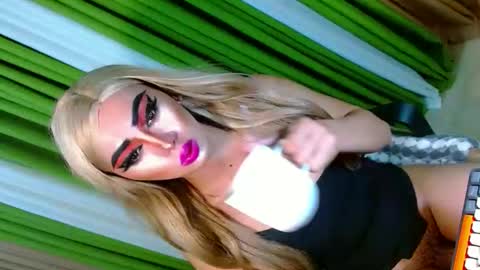 miss yasii online show from September 24, 7:20 pm