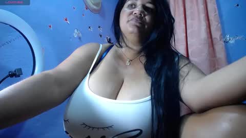 Snapshot of yasmin_bigtits chatting on February 11, 11:42 am Yasmin online show from February 11, 11:42 am
