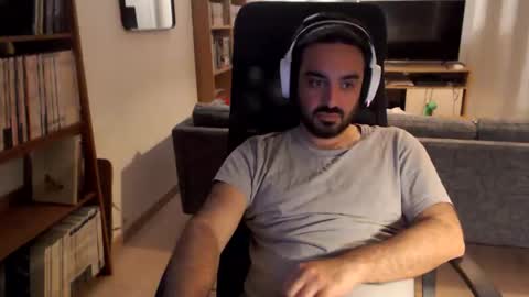 yeeaahoo online show from April 11, 6:45 pm