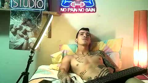 yeisoncastellanos1999 online show from December 17, 10:05 pm