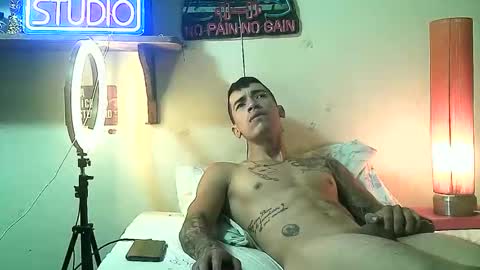 yeisoncastellanos1999 online show from May 9, 7:09 pm