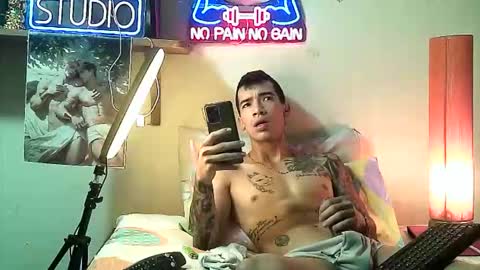 yeisoncastellanos1999 online show from December 21, 10:27 pm