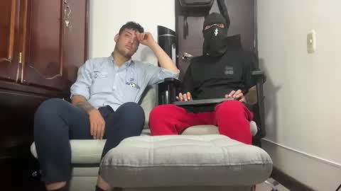 yeisongomezz online show from May 16, 12:51 am