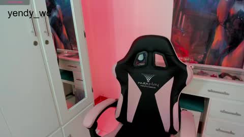 yendy_wc online show from March 29, 1:24 pm