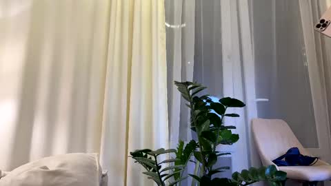 Snapshot of yes_mommy_zlata chatting on September 22, 7:18 pm Zlata online show from September 22, 7:18 pm